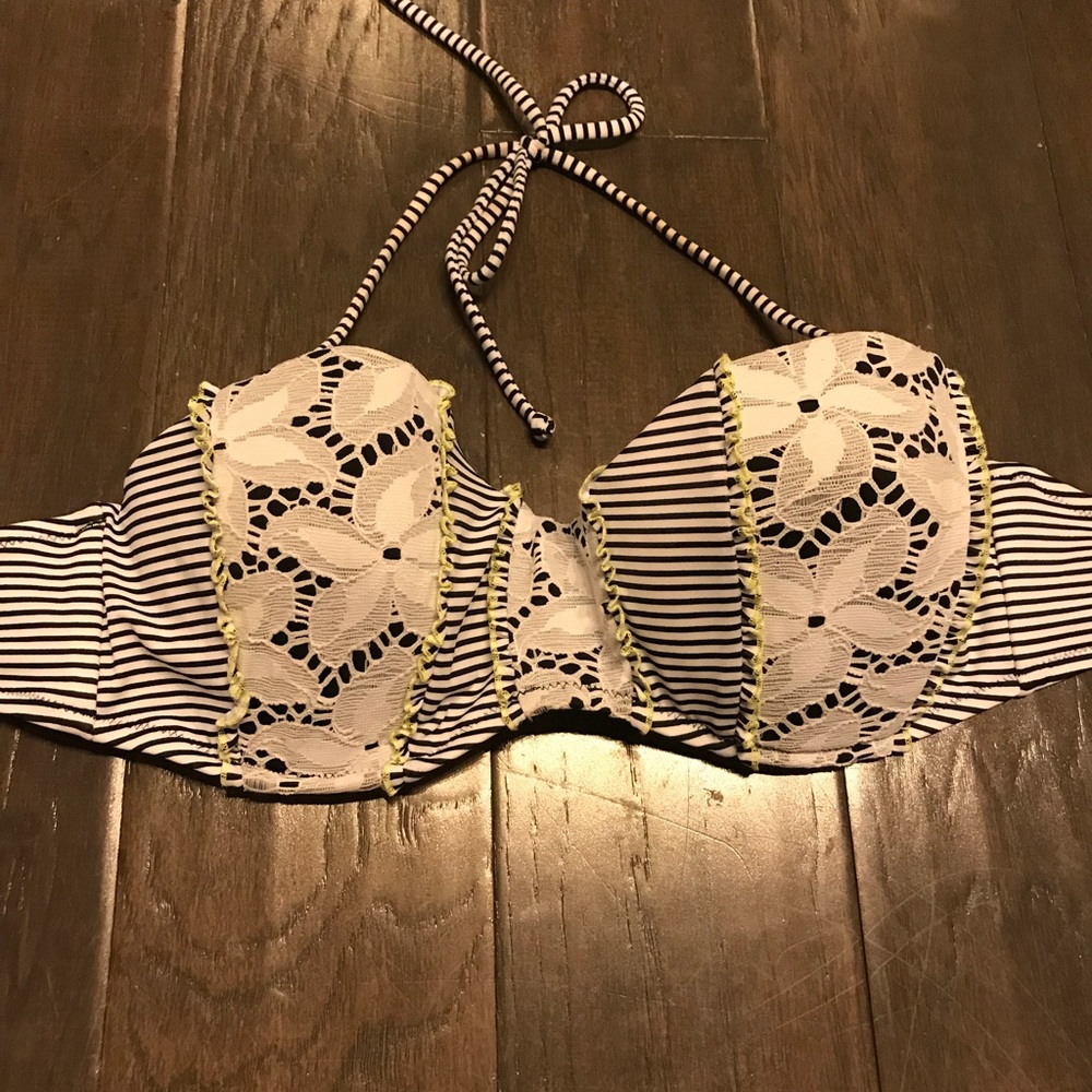 36D Victoria’s Secret swim top